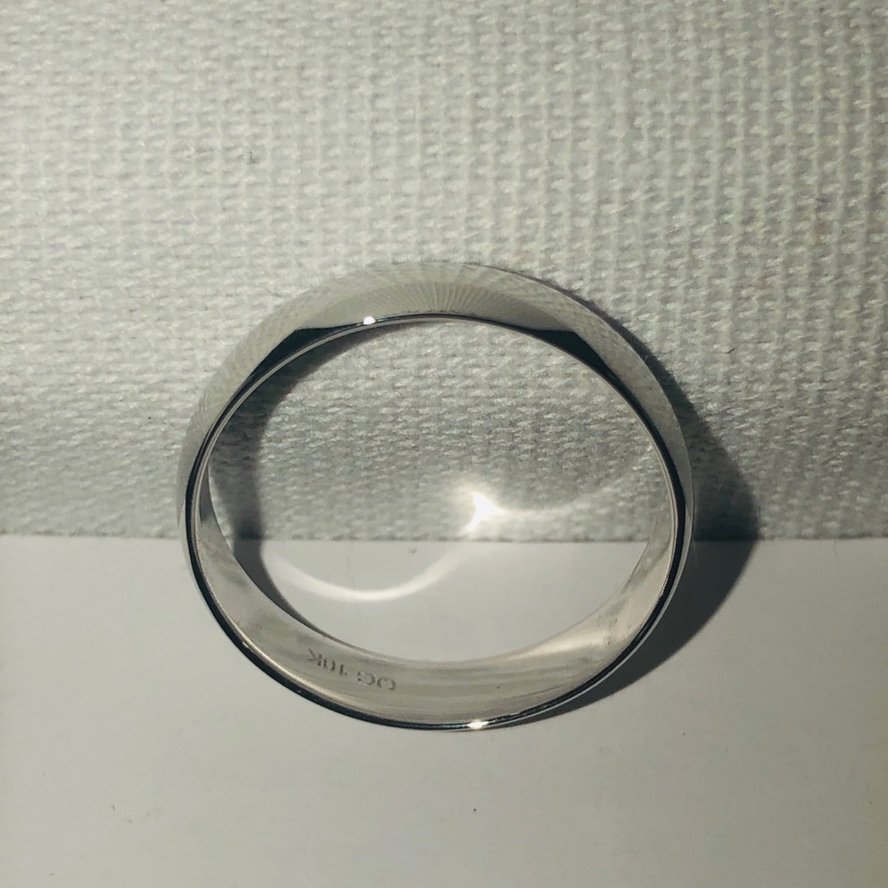 Wedding Band. 5mm size 8.5 10K